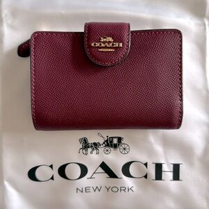 Coach medium corner, zip wallet